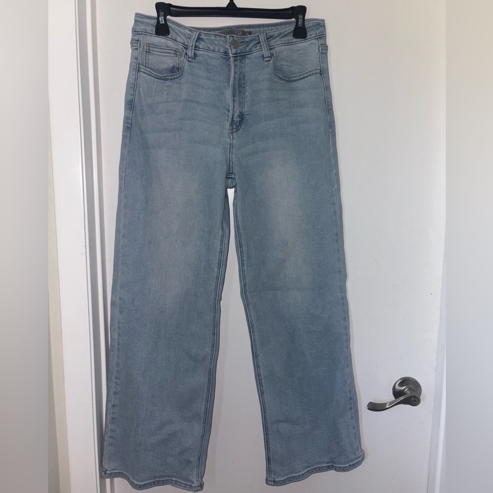 Light Wash Wide Leg Women’s Jeans size 8